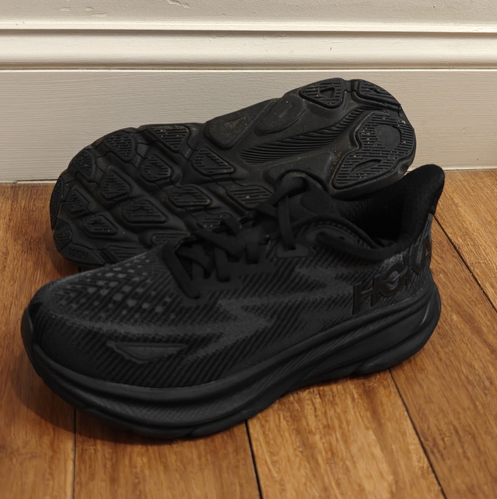 Hoka Clifton 9 Sneakers - Black - Women 6.5w